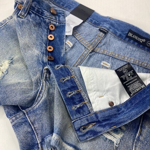 BLANKNYC Light Wash Button-Fly Mid-Rise Distressed Denim Shorts Size 26 NEW! - Picture 5 of 8
